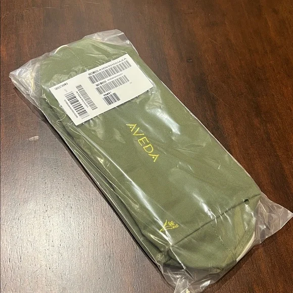 NWT Aveda accessory bag💚 - Picture 2 of 11